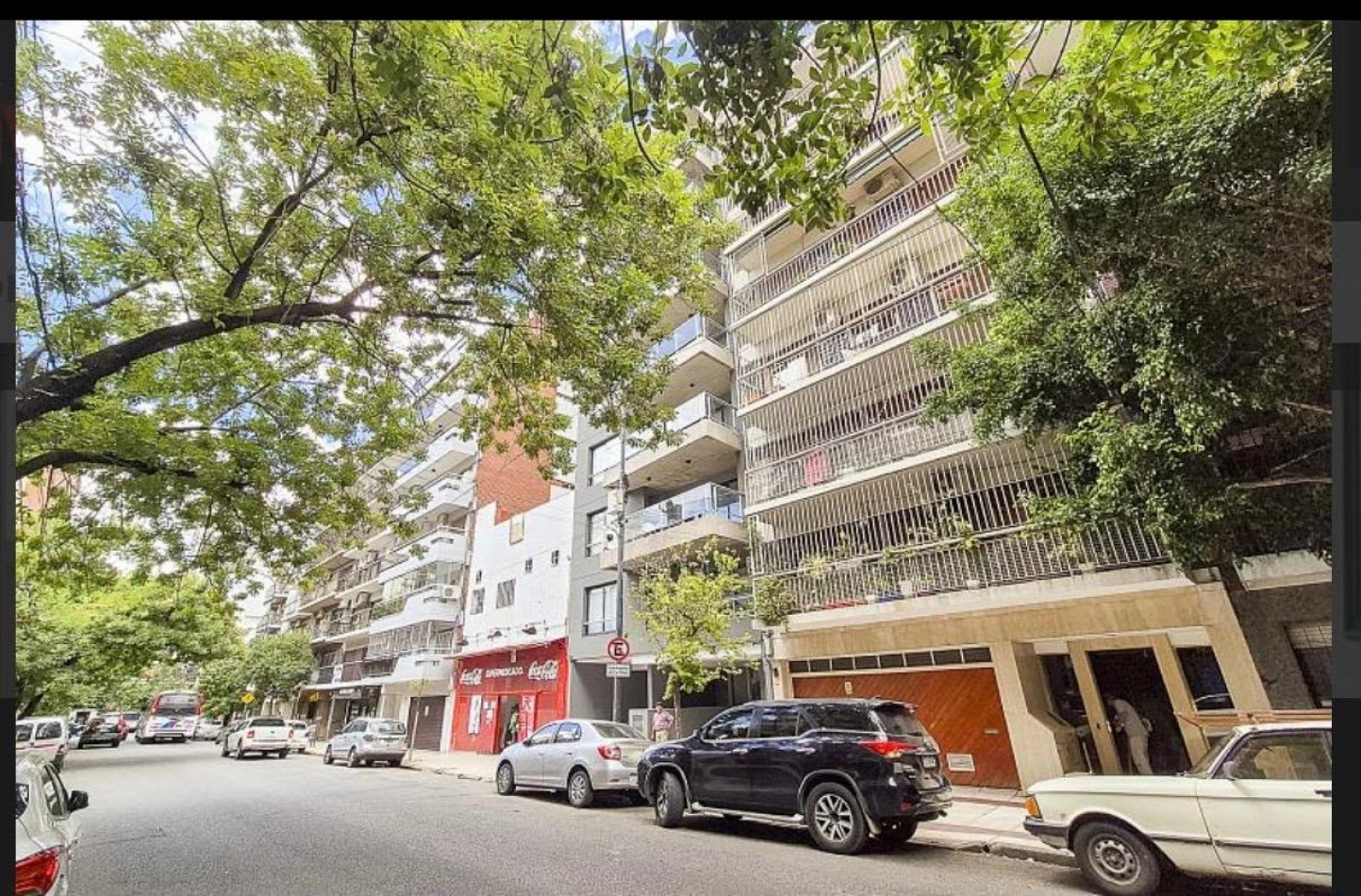 Venta departamento 3 amb con balcon en Rosario 100, Caballito
