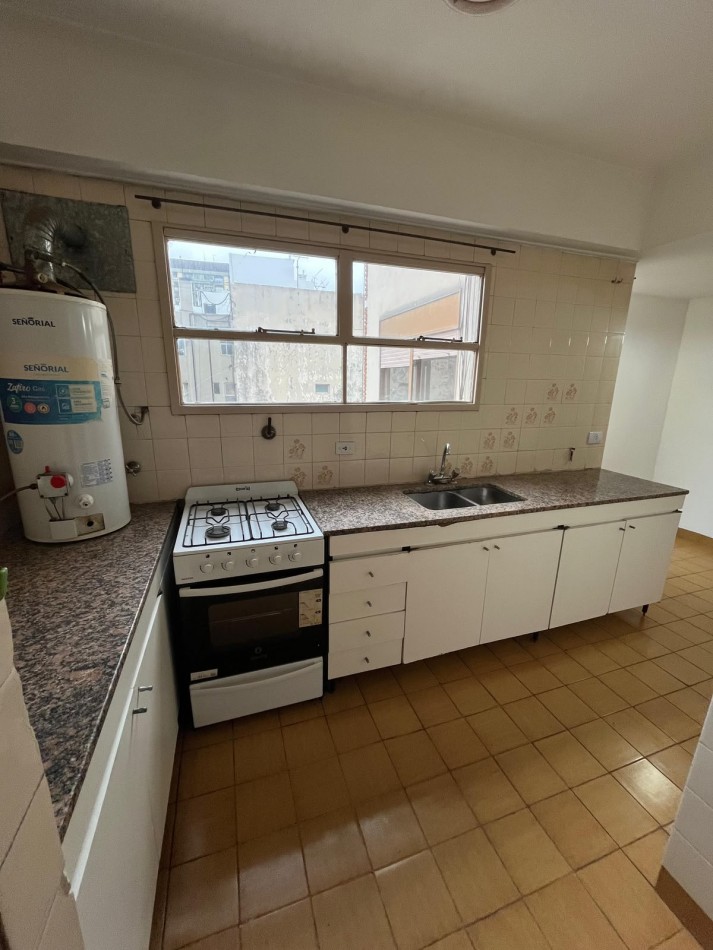 Venta departamento 3 amb con cochera en Av La Plata 600, Caballito