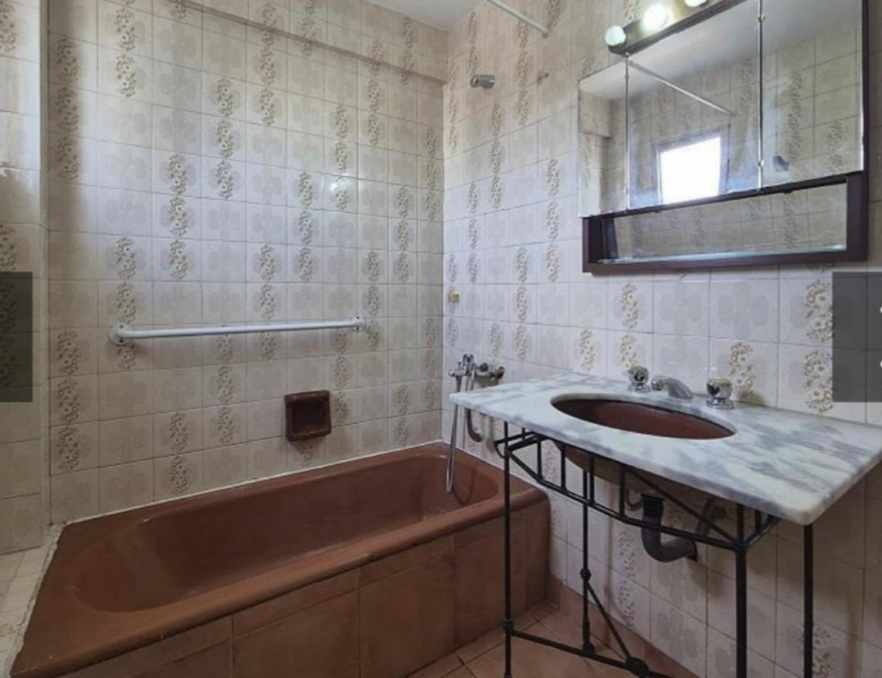 Venta departamento 3 amb con cochera en Av La Plata 600, Caballito