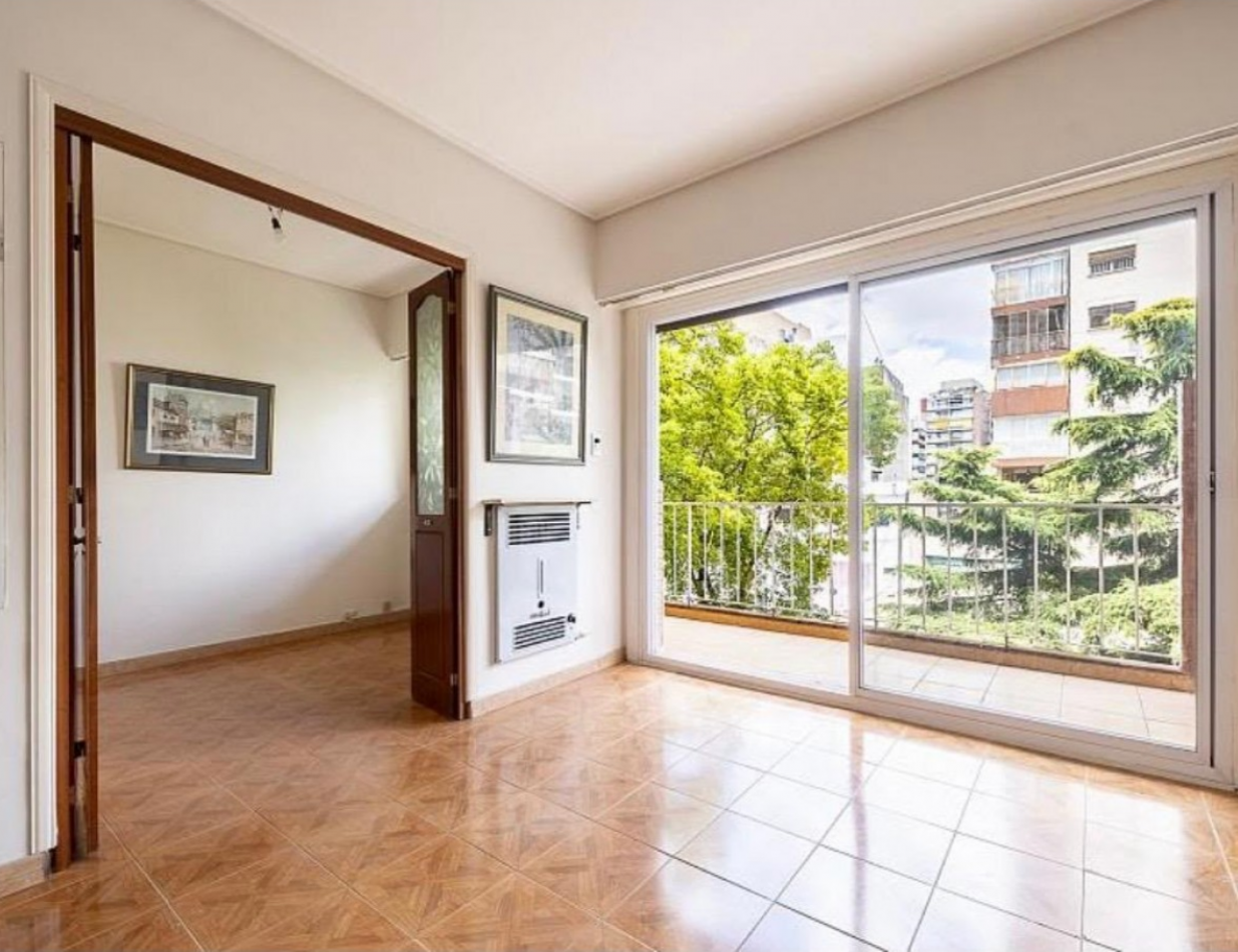 Venta departamento 3 amb con balcon en Rosario 100, Caballito