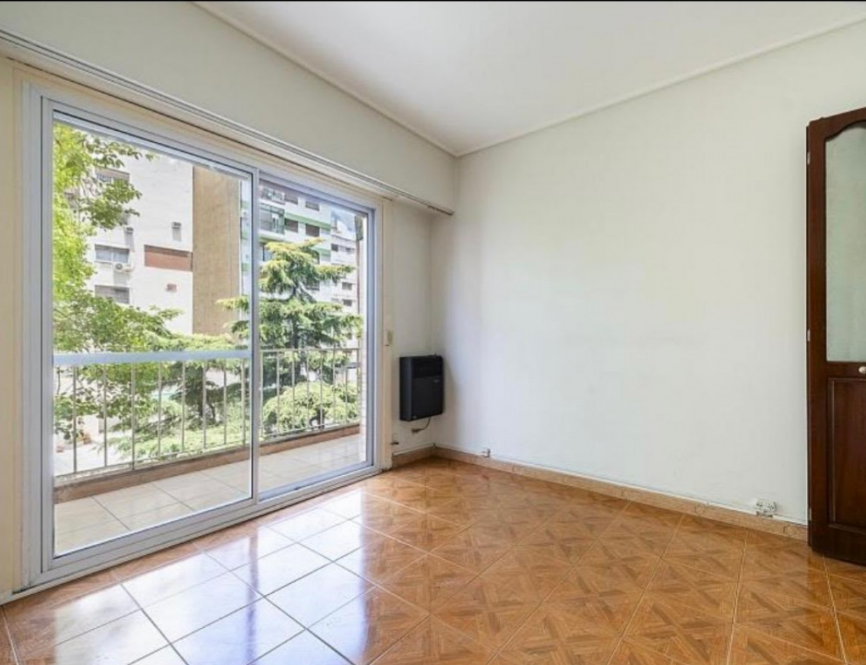 Venta departamento 3 amb con balcon en Rosario 100, Caballito