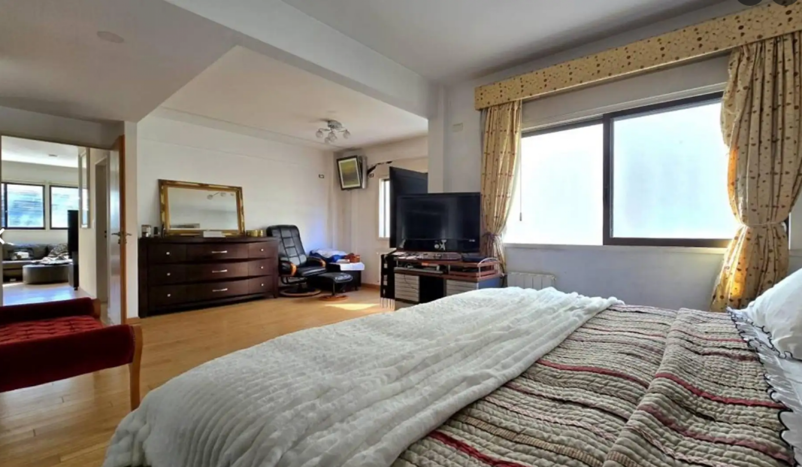 Venta semipiso 7 amb con cochera en torre de categoria Almagro