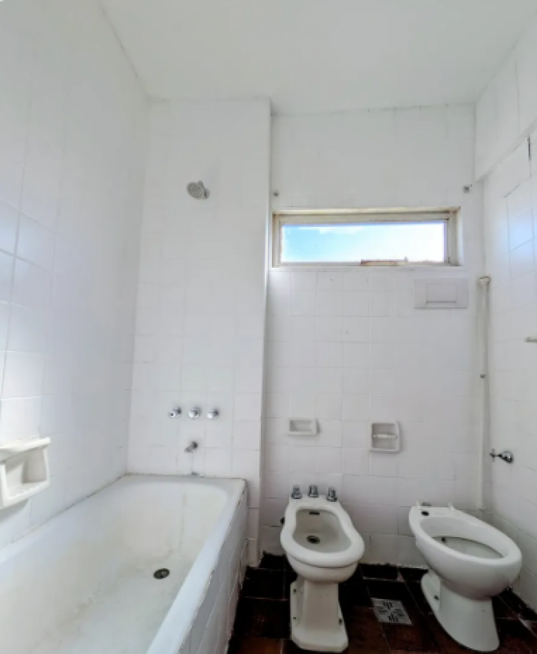 En venta Depto de 3 amb al frente con Balcon y Baulera en Balvanera