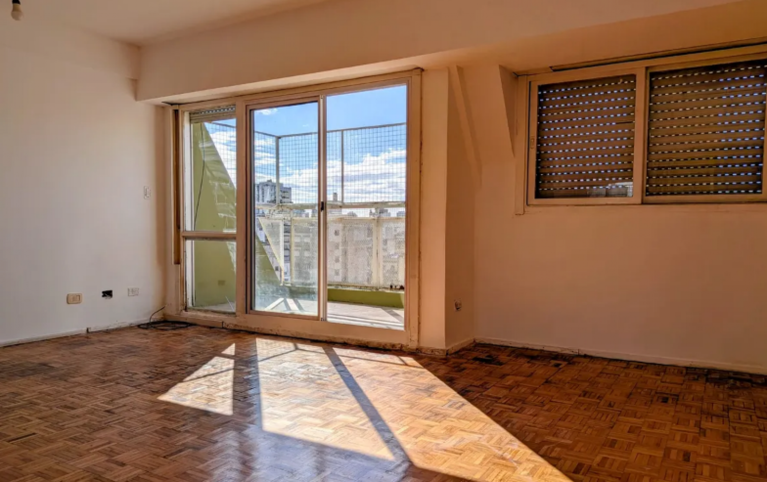 En venta Depto de 3 amb al frente con Balcon y Baulera en Balvanera