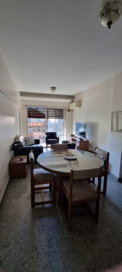 En venta departamento 4 amb con balcon en Flores Norte