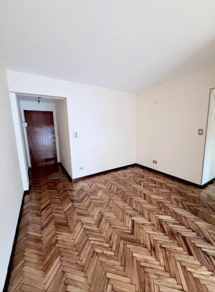Venta departamento 3 amb con balcon en Caballito Ramon Falcon 1500
