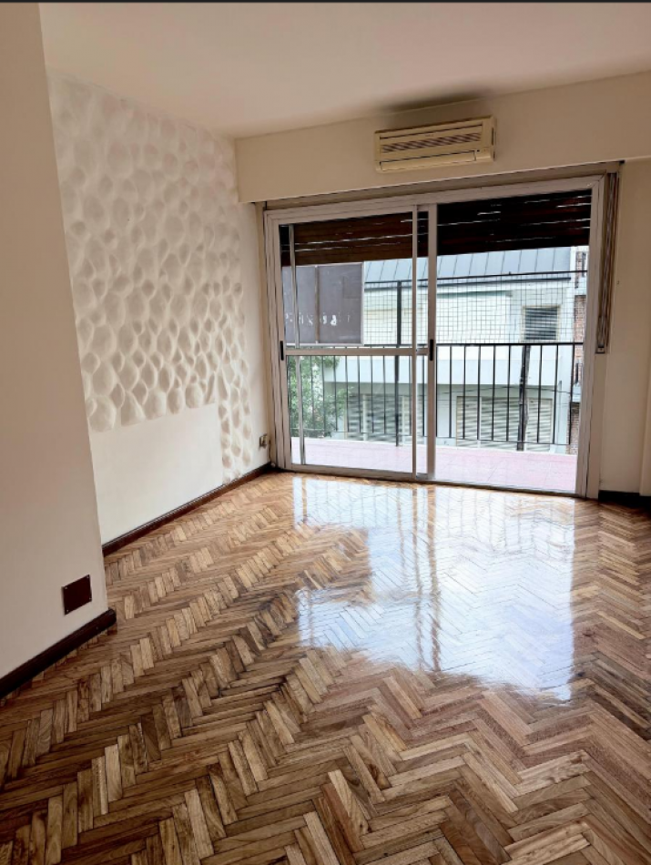 Venta departamento 3 amb con balcon en Caballito Ramon Falcon 1500