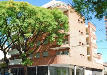 Venta semipiso 4 amb con balcon y cochera en Av. Pedro Goyena 500, Caballito.