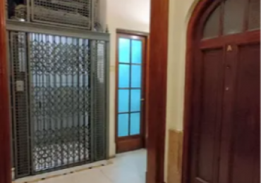 Venta departamento Caballito al frente en esquina sobre Av Rivadavia