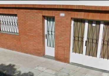 EN VENTA CASA LOTE PROPIO 4 AMB  CON DEPENDENCIA ATRAS EN FLORES