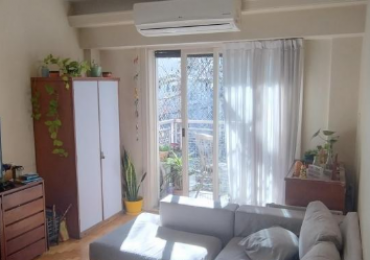 En venta depto de 5 amb con balcon al frente en Almagro