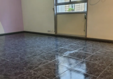 En venta depto de 3 amb. lateral con cochera en San Nicolas